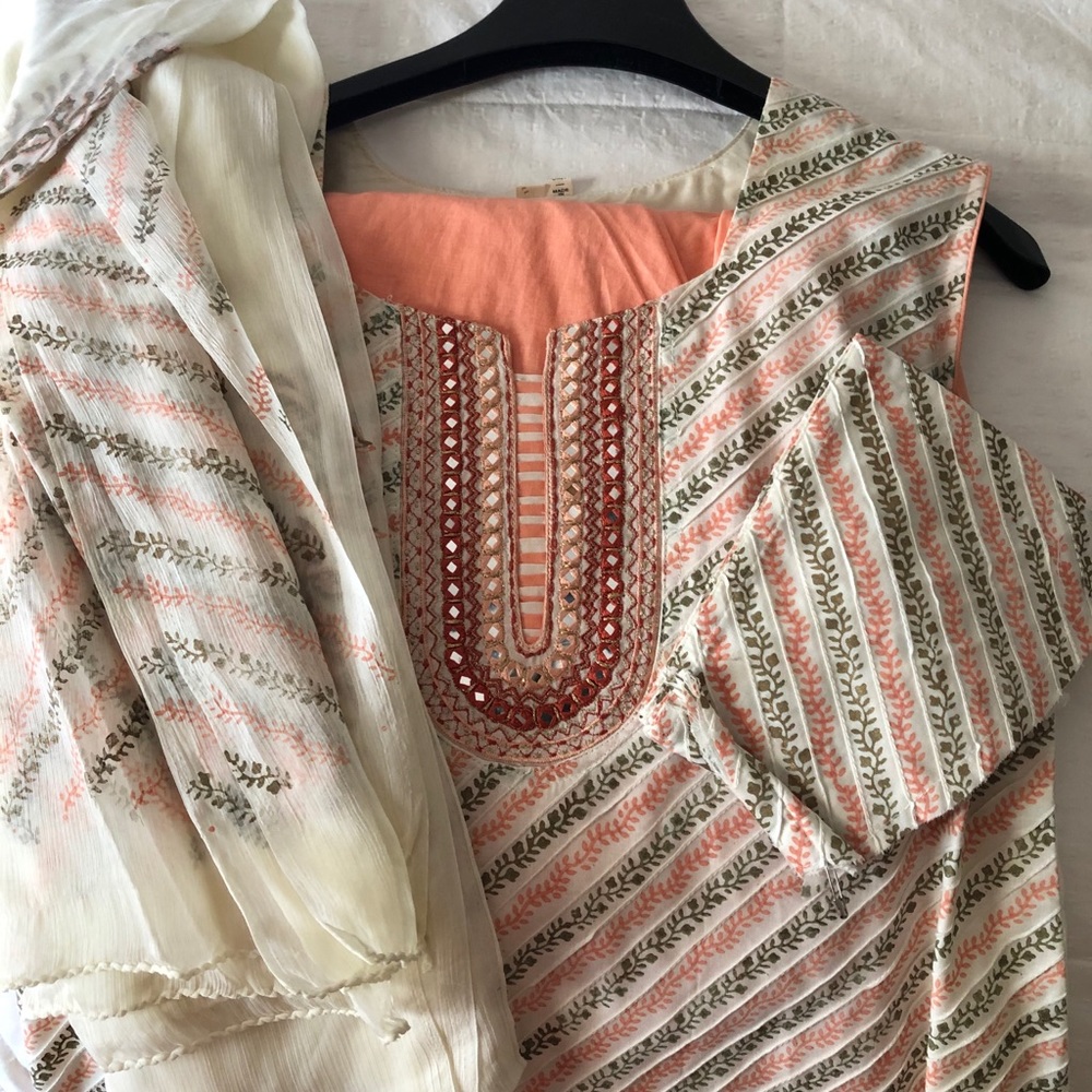 Indian Outfit - Shalwar Kameez! Pastel colors